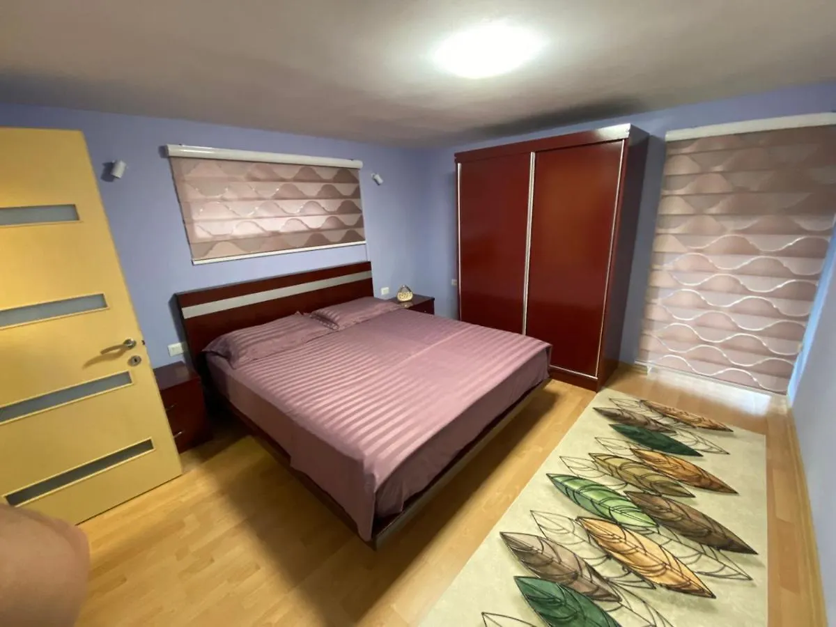 B & B Поградец Албания